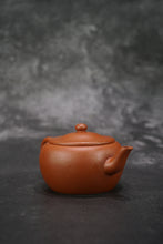 Load image into Gallery viewer, Zhuni Dahongpao Ming Style Limao Yixing Teapot 朱泥大红袍明式笠帽 125ml
