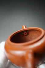 Load image into Gallery viewer, Fully Handmade Zhuni Golden Toad Teapot by Yu Bo 全手工余波制极品朱泥金蟾 125ml
