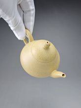 Load image into Gallery viewer, Benshan Lüni  Pear Yixing Teapot 本山绿泥梨形壶 125ml
