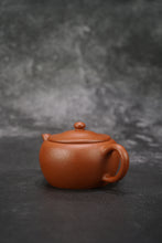 Load image into Gallery viewer, Zhuni Dahongpao Ming Style Limao Yixing Teapot 朱泥大红袍明式笠帽 125ml
