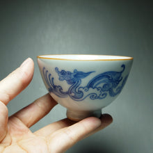 Load image into Gallery viewer, 125ml Qinghua Dragon Moon White Ruyao Teacup 青花汝窑龙杯
