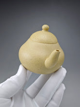 Load image into Gallery viewer, Benshan Lüni  Pear Yixing Teapot 本山绿泥梨形壶 125ml
