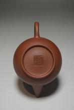 Load image into Gallery viewer, Red Lao Zini Shuiping Yixing Teapot 红老紫泥水平 125ml
