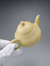 Load image into Gallery viewer, Benshan Lüni  Pear Yixing Teapot 本山绿泥梨形壶 125ml
