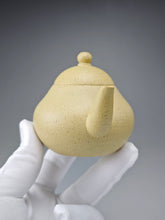 Load image into Gallery viewer, Benshan Lüni  Pear Yixing Teapot 本山绿泥梨形壶 125ml
