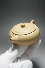 Load image into Gallery viewer, Benshan Lüni Xiangyu Yixing Teapot 本山绿泥香玉 125ml
