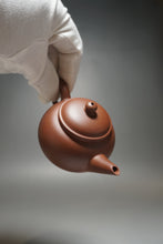 Load image into Gallery viewer, Red Lao Zini Shuiping Yixing Teapot 红老紫泥水平 125ml
