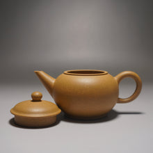 Load image into Gallery viewer, Huangjin Duan Shuiping Yixing Teapot 黄金段水平 125ml
