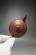 Load image into Gallery viewer, Red Lao Zini Shuiping Yixing Teapot 红老紫泥水平 125ml
