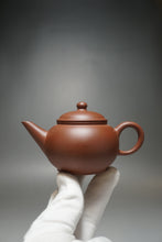 Load image into Gallery viewer, Red Lao Zini Shuiping Yixing Teapot 红老紫泥水平 125ml
