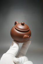 Load image into Gallery viewer, Red Lao Zini Shuiping Yixing Teapot 红老紫泥水平 125ml
