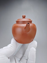 Load image into Gallery viewer, Zhuni Dahongpao New Lianzi Yixing Teapot 朱泥大红袍莲子壶 125ml
