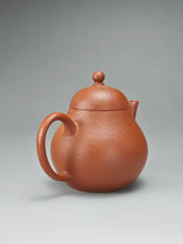 Load image into Gallery viewer, Zhuni Dahongpao Tall Pear Yixing Teapot 朱泥大红袍高梨形壶 125ml
