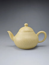 Load image into Gallery viewer, Benshan Lüni  Pear Yixing Teapot 本山绿泥梨形壶 125ml
