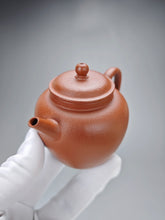 Load image into Gallery viewer, Zhuni Dahongpao New Lianzi Yixing Teapot 朱泥大红袍莲子壶 125ml
