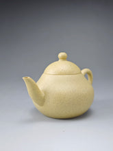 Load image into Gallery viewer, Benshan Lüni  Pear Yixing Teapot 本山绿泥梨形壶 125ml
