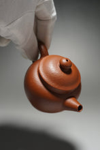 Load image into Gallery viewer, Zhuni Dahongpao Julun Yixing Teapot 朱泥大红袍巨轮珠 125ml
