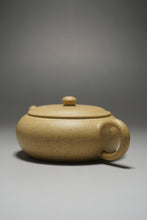 Load image into Gallery viewer, Benshan Lüni Xiangyu Yixing Teapot 本山绿泥香玉 125ml
