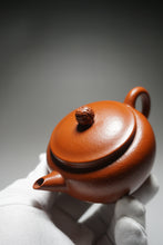 Load image into Gallery viewer, Fully Handmade Zhuni Golden Toad Teapot by Yu Bo 全手工余波制极品朱泥金蟾 125ml
