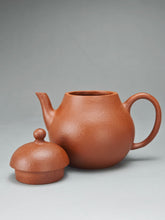 Load image into Gallery viewer, Zhuni Dahongpao Tall Pear Yixing Teapot 朱泥大红袍高梨形壶 125ml
