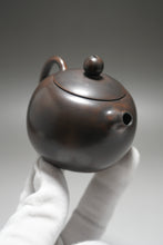 Load image into Gallery viewer, 130ml Xishi Dark Nixing Teapot by Li Wenxin 李文新泥兴西施 (深）
