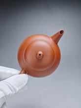 Load image into Gallery viewer, Zhuni Bian Shuiping Yixing Teapot 朱泥扁水平 130ml
