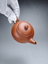 Load image into Gallery viewer, Zhuni Bian Shuiping Yixing Teapot 朱泥扁水平 130ml
