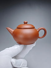 Load image into Gallery viewer, Zhuni Bian Shuiping Yixing Teapot 朱泥扁水平 130ml
