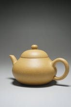 Load image into Gallery viewer, Lipini Wide Pear Yixing Teapot 梨皮泥梨形 130ml
