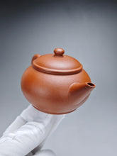 Load image into Gallery viewer, Zhuni Bian Shuiping Yixing Teapot 朱泥扁水平 130ml
