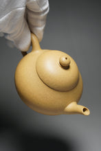 Load image into Gallery viewer, Lipini Wide Pear Yixing Teapot 梨皮泥梨形 130ml

