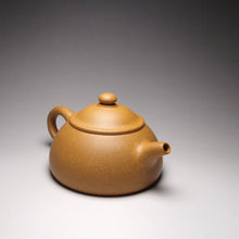 Load image into Gallery viewer, Huangjin Duan Limao Yixing Teapot 黄金段笠帽 130ml
