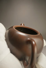 Load image into Gallery viewer, 135ml Xishi Nixing Teapot by Li Wenxin 李文新泥兴西施
