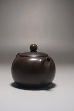 Load image into Gallery viewer, 135ml Xishi Nixing Teapot by Li Wenxin 李文新泥兴西施
