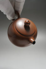 Load image into Gallery viewer, 135ml Xishi Nixing Teapot by Li Wenxin 李文新泥兴西施
