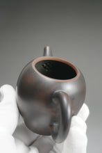 Load image into Gallery viewer, 135ml Julunzhu Nixing Teapot by Wu Sheng Sheng 吴盛胜坭兴巨轮珠壶

