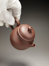 Load image into Gallery viewer, Dicaoqing Zhihu Yixing Teapot 底槽清执壶 135ml
