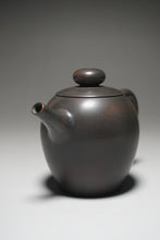 Load image into Gallery viewer, 135ml Julunzhu Nixing Teapot by Wu Sheng Sheng 吴盛胜坭兴巨轮珠壶
