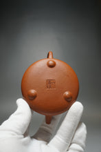 Load image into Gallery viewer, Zhuni Shipiao Yixing Teapot 朱泥平盖石瓢 135ml
