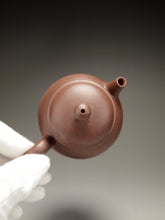 Load image into Gallery viewer, Dicaoqing Zhihu Yixing Teapot 底槽清执壶 135ml
