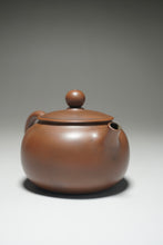 Load image into Gallery viewer, 135ml Bianhu Nixing Teapot by Li Wenxin 坭兴李文新扁壶
