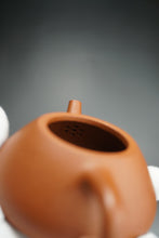 Load image into Gallery viewer, Zhuni Shipiao Yixing Teapot 朱泥平盖石瓢 135ml
