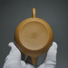 Load image into Gallery viewer, Huangjin Duan Xiangyu Yixing Teapot 黄金段香玉壶  135ml

