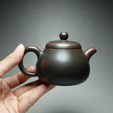 Load image into Gallery viewer, Junde Nixing Teapot by Wu Sheng Sheng 吴盛胜君德 135ml
