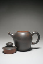 Load image into Gallery viewer, 135ml Julunzhu Nixing Teapot by Wu Sheng Sheng 吴盛胜坭兴巨轮珠壶
