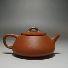 Load image into Gallery viewer, Zhuni Shipiao Yixing Teapot 朱泥平盖石瓢 135ml
