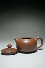 Load image into Gallery viewer, 135ml Bianhu Nixing Teapot by Li Wenxin 坭兴李文新扁壶
