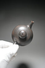 Load image into Gallery viewer, 135ml Julunzhu Nixing Teapot by Wu Sheng Sheng 吴盛胜坭兴巨轮珠壶
