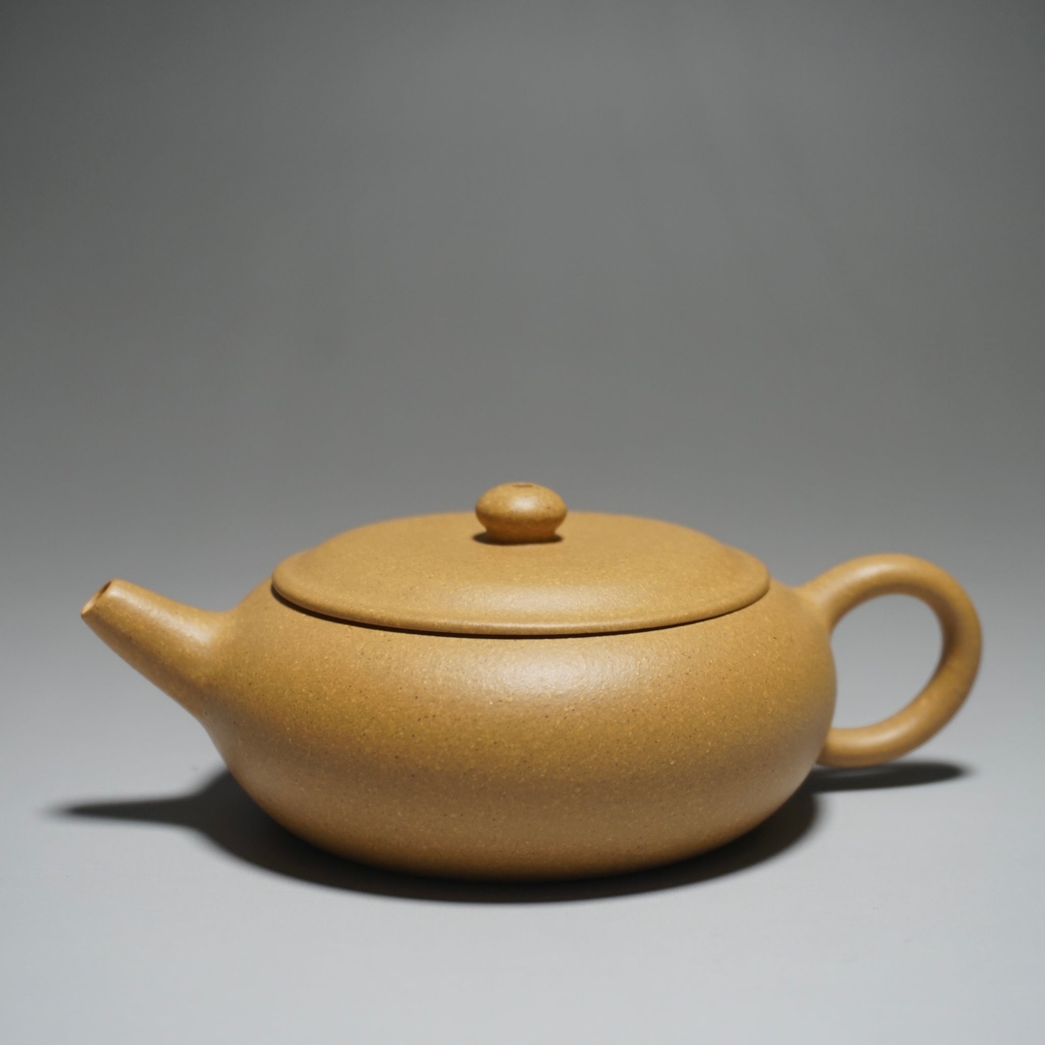 Huangjin Duan Xiangyu Yixing Teapot 黄金段香玉壶 135ml