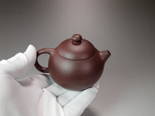 Load image into Gallery viewer, Lao Zini HuangYingchun Xishi Yixing Teapot 老紫泥黄寅春款西施 125ml
